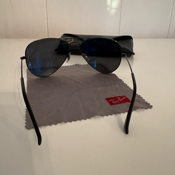 Ray-Ban Black Polarized Aviator Sunglasses - Picture 6 of 8
